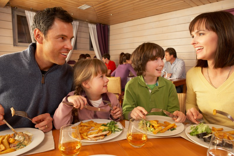 Eating out with children, compatible with health? 1/3