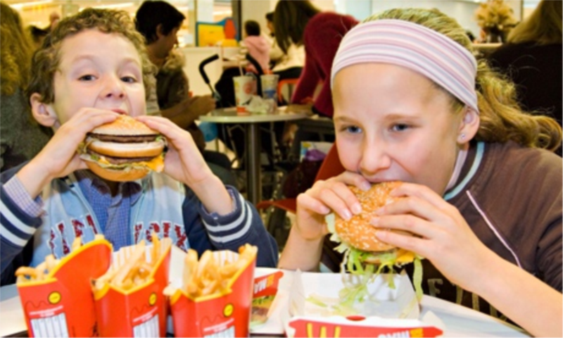 Manger au restaurant avec les enfants - Partie 2/3 - Quand le fastfood est au menu