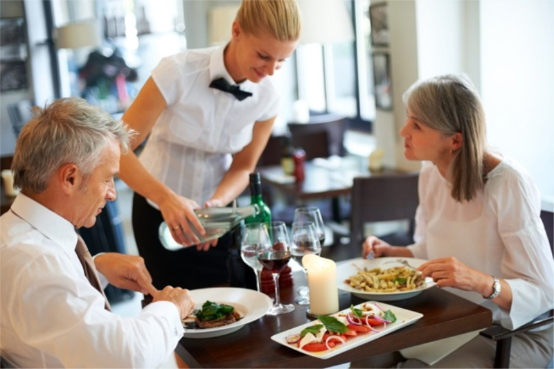 TOP 10 things waiters and waitresses hate the most