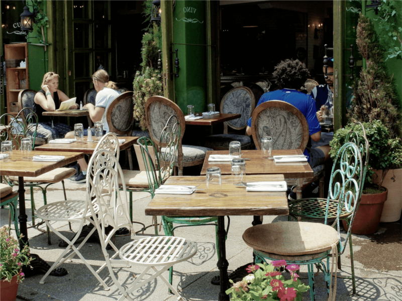 In summer, restaurants with terrasses are popular and here are our suggestions!