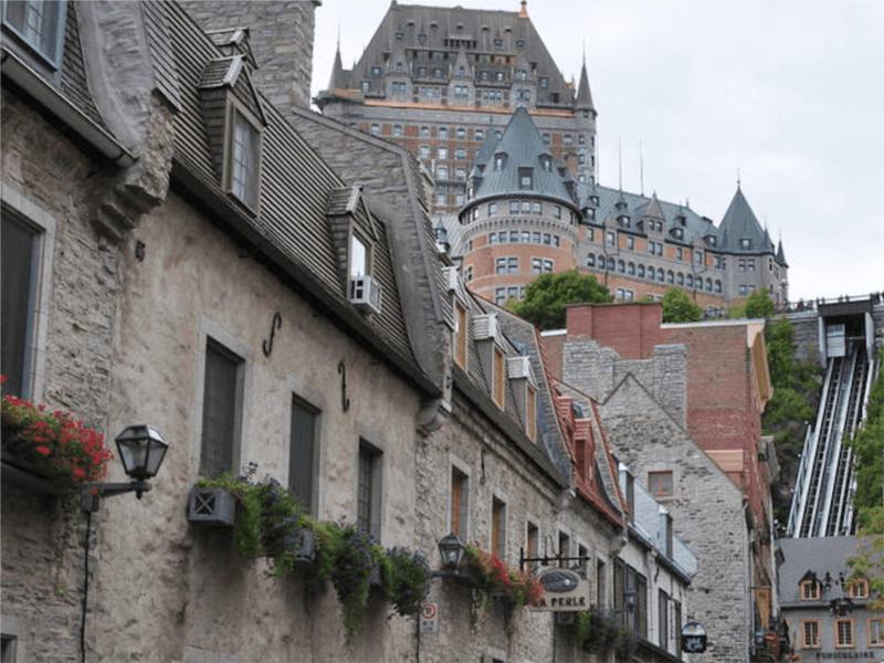 What are the best restaurants located in Old Quebec?