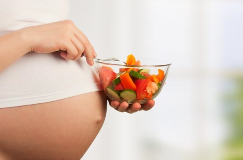 Pregnant women, what should you avoid at restaurant?
