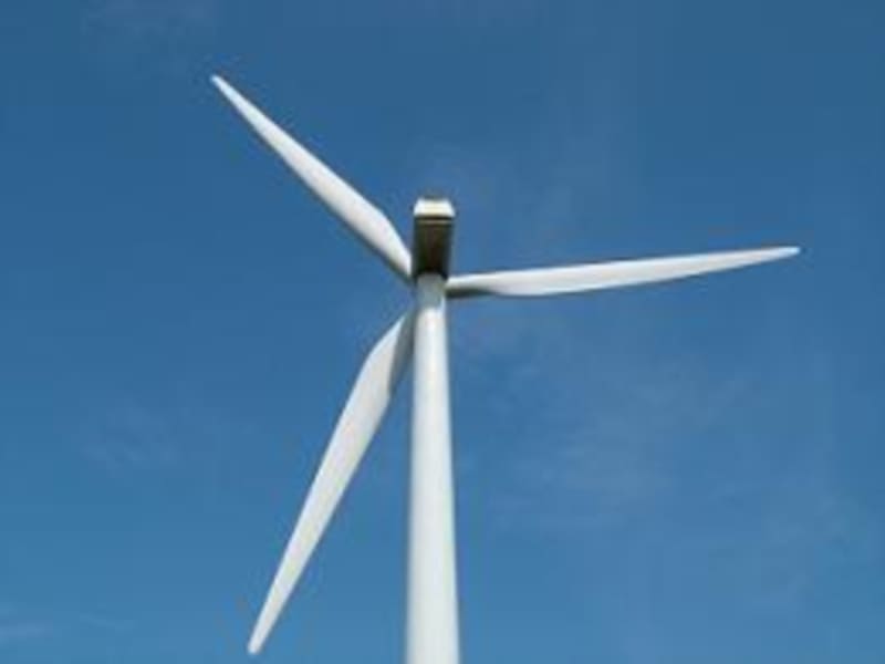 A home wind turbine at the St-Bruno Marchand restaurant (Lac St-Jean)