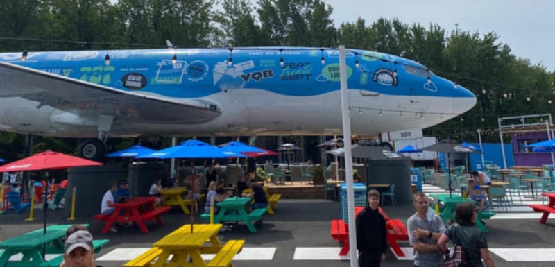 Québec City: A Boeing 737 becomes a restaurant and an entertainment center