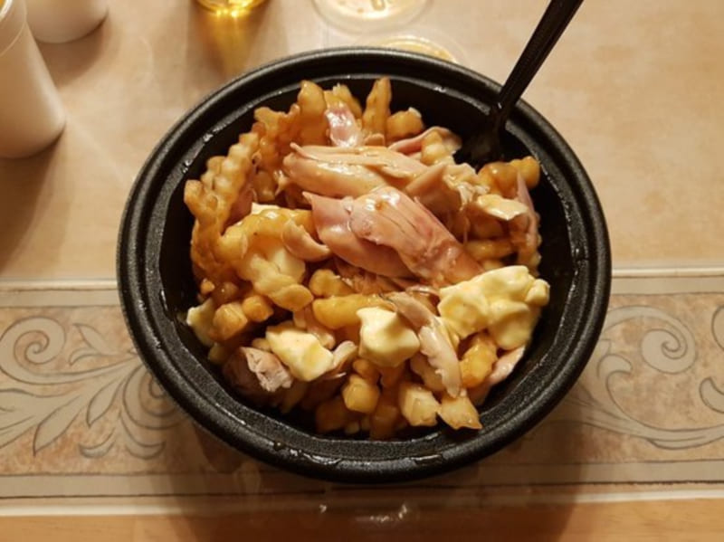 Fast delivery: Benny&Co poutine, Taverne Square Dominion and fees for unruly children