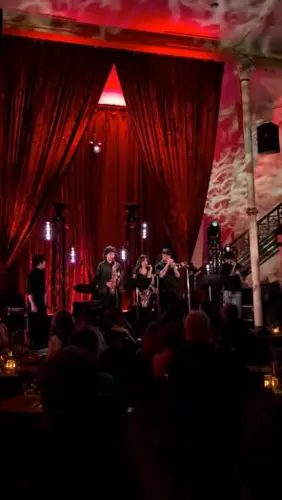 Image Ã©vÃ©nement Le Balcon cabaret chic
