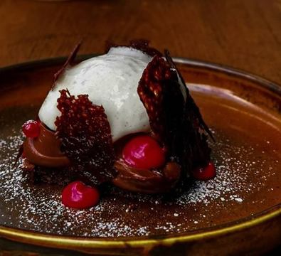 Livraison rapide : un bar à dessert, la malbouffe et Cora dans les airs