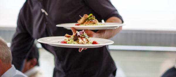 Employés de la restauration : chômage, salaire et pourboire