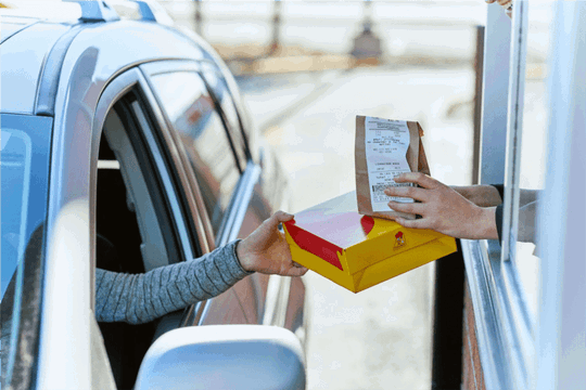 Livraison rapide: les services au volant, le Pastaga et Tim Hortons