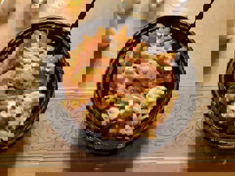 Livraison rapide : poutine Benny&Co, Taverne Square Dominion et des frais pour les enfants turbulents