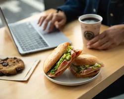 Image promotion Café Dépôt Mail Champlain