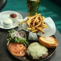 Image promotion Pub Cartier Arms