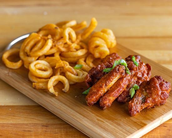 Just Wing It Chicken Wings photo 1