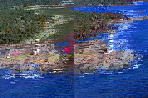 Phare de Pointe-des-Monts photo 1