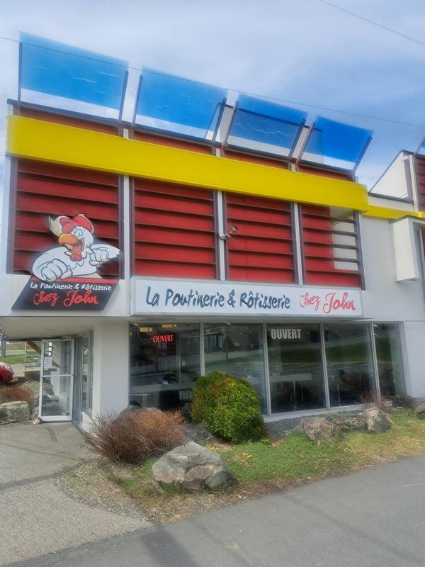 La Poutinerie & Rôtisserie Chez John photo 1