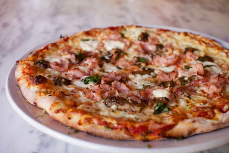 Pizza St Viateur photo 1