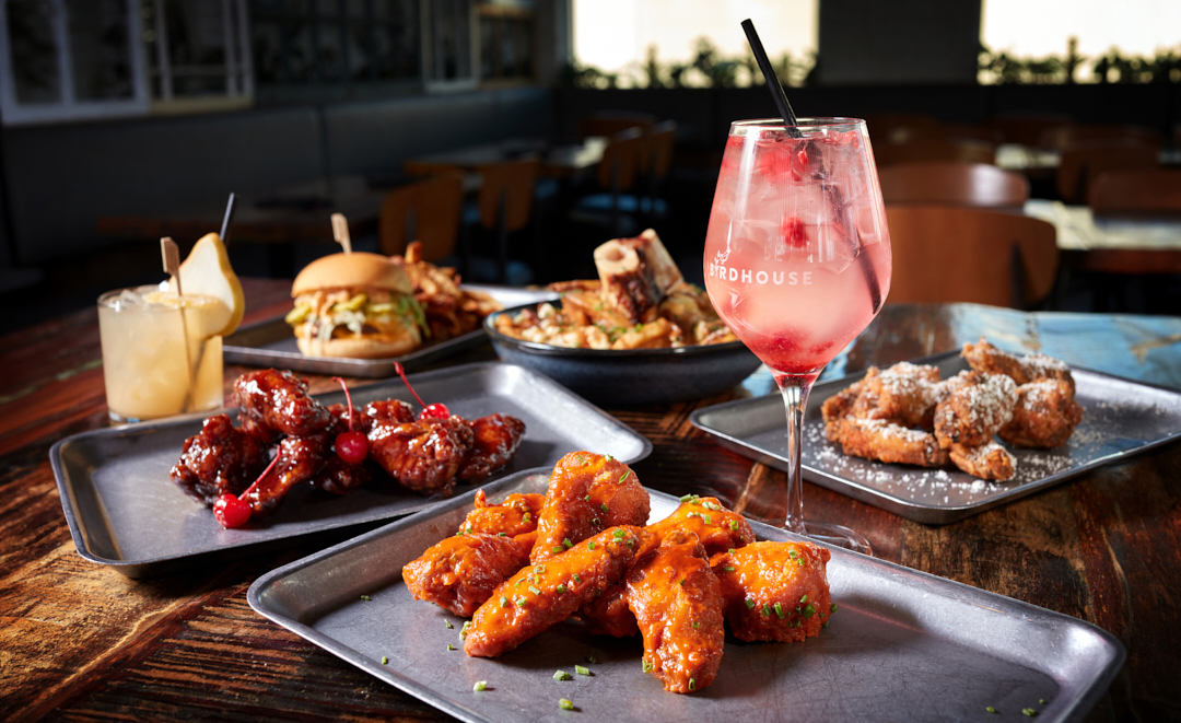 Restaurant Birdhouse Wingerie & Bar Centropolis Laval photo 1