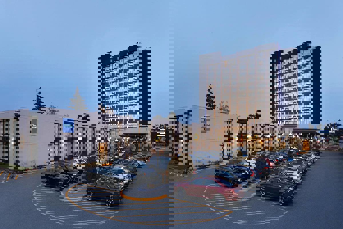 Jules Verne Bistro Bar photo 1