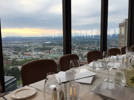 Ciel! Un resto à la hauteur!