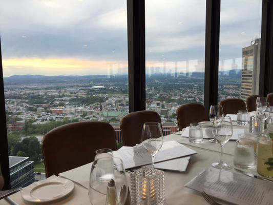 Ciel! Un resto à la hauteur!