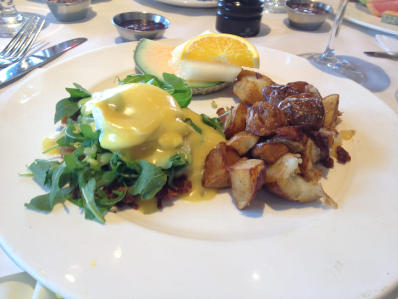 Petit-déjeuner à la parisienne