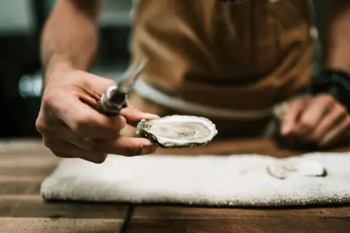 Image promotion Restaurant oyster bar Montreal MAESTRO SVP